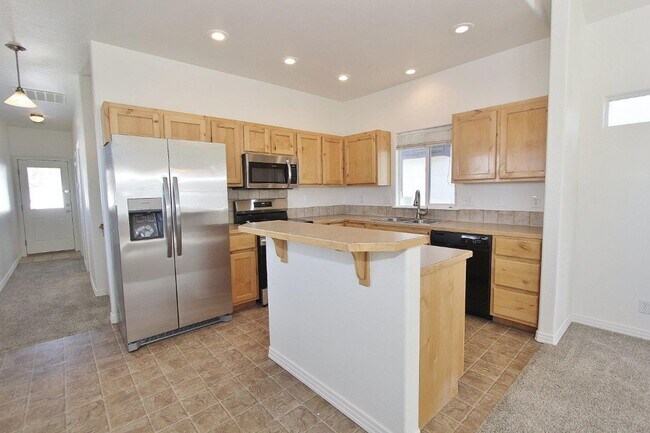 Building Photo - Quaint Cottage-Style Home in SE Boise