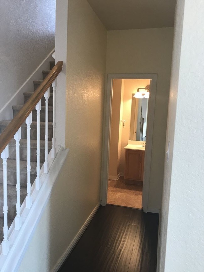 Building Photo - 211 Verde Oak