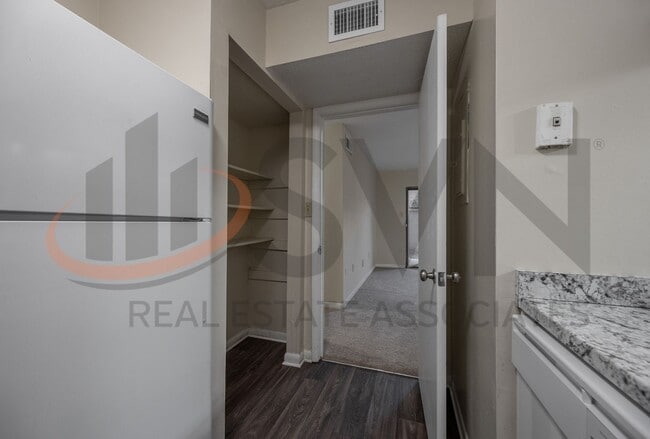 Building Photo - 500 Umstead Dr