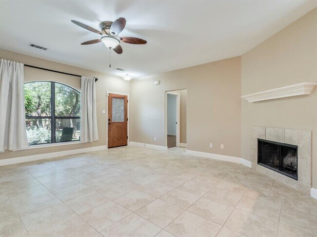 Building Photo - 10804 Wildwood Cir
