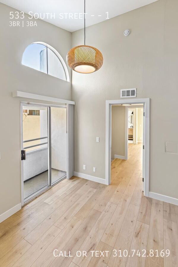 Building Photo - 533 South St