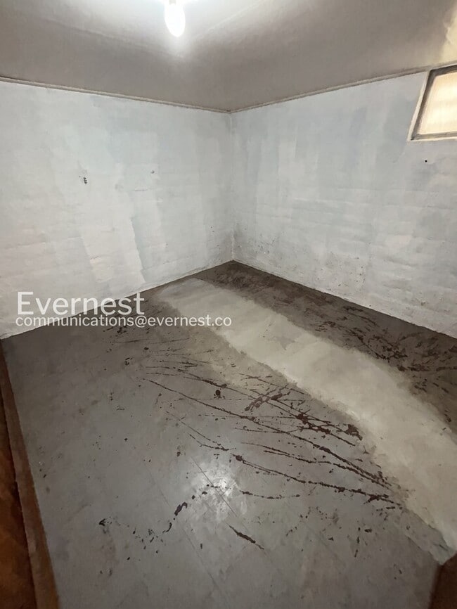 Building Photo - 5546 Floy Ave