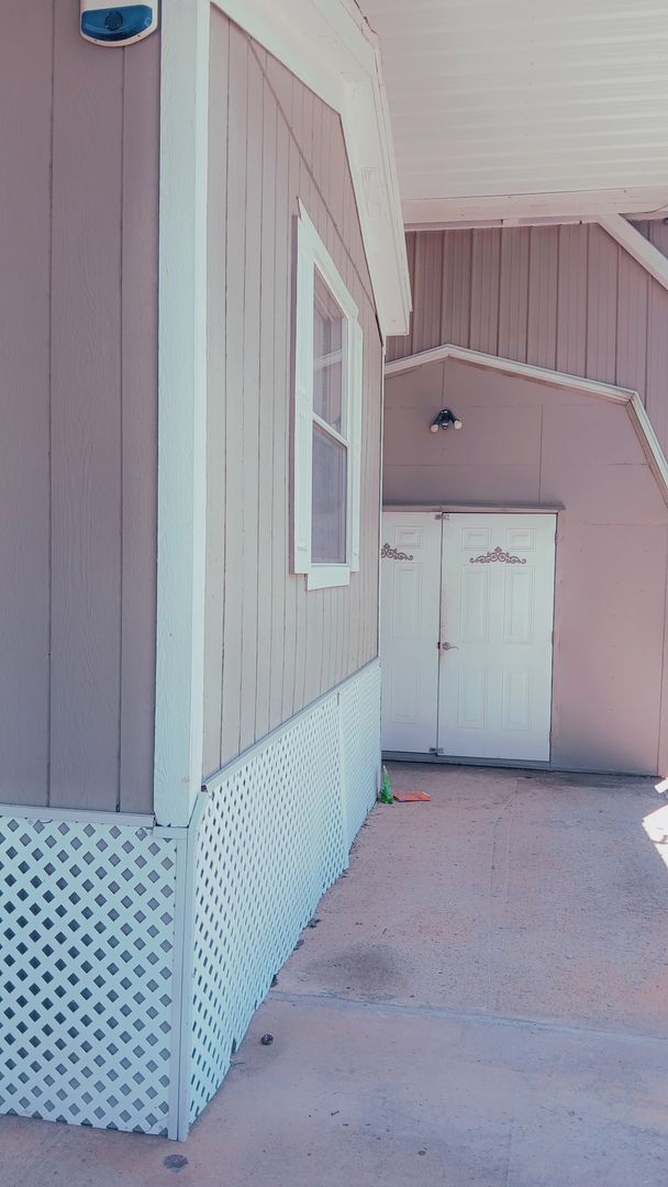 Building Photo - Charming and comfort in this 2-bedroom, 2-bath home