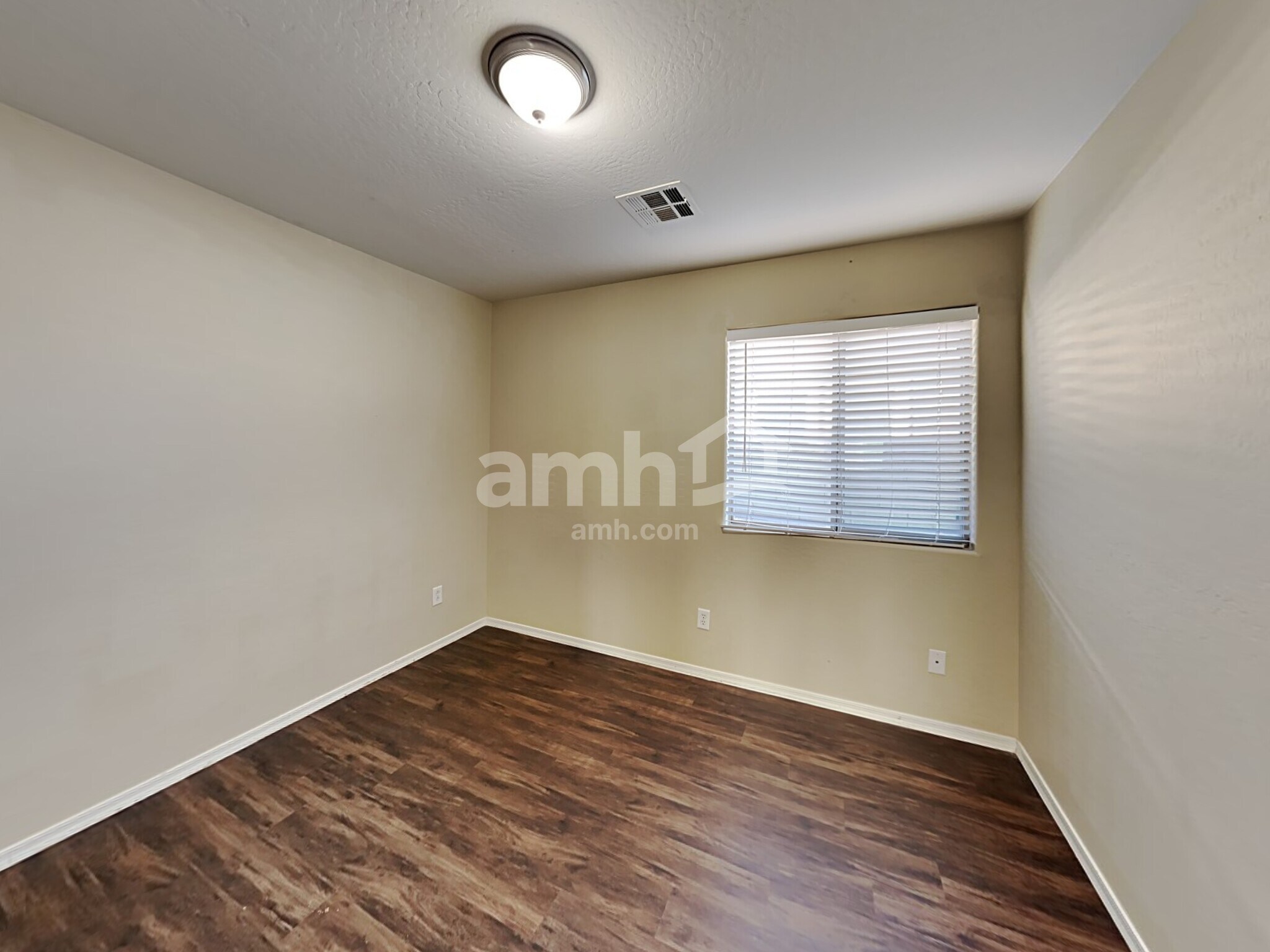Building Photo - 25780 W Elwood St