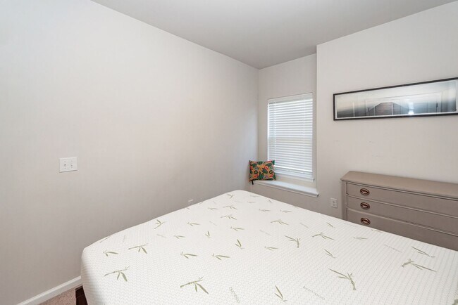 Building Photo - 4 Bedroom, 3.5 Bathroom Townhome in The Marshes at Cooper River - Charleston