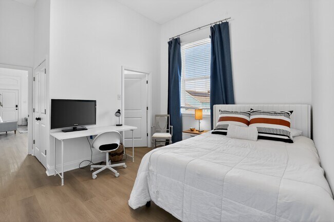 Building Photo - 3324 S Saratoga St