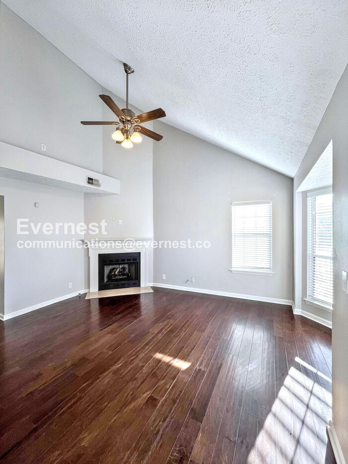 Building Photo - 2073 Upland Dr