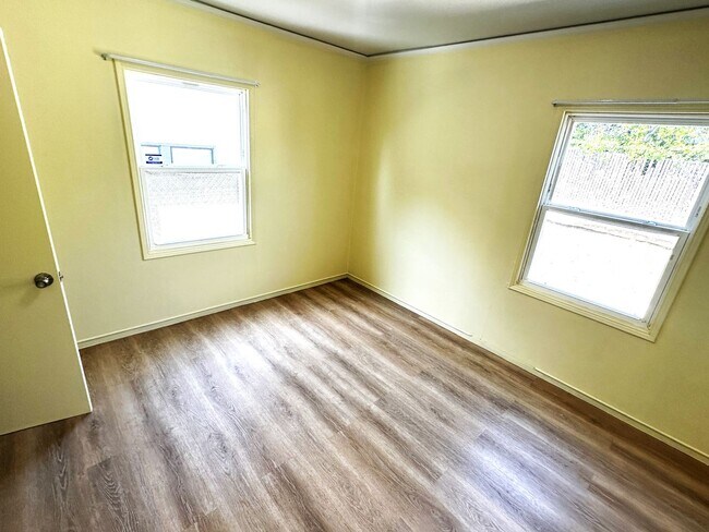 Building Photo - 2 BED/1 BATH/Home For RENT! Cozy, and Char...