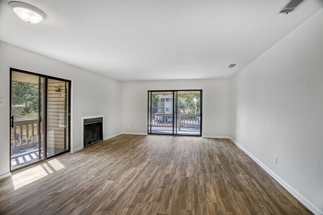 Building Photo - 2 Bedroom 2 Bath TOTALLY Renovated Maumelle Condo