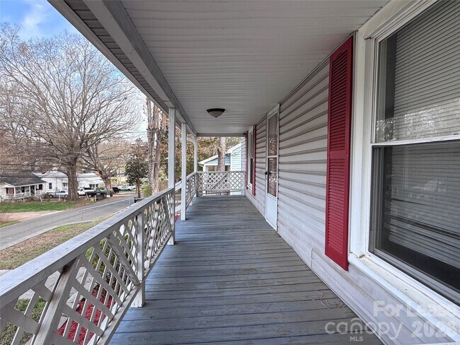 Building Photo - 65 White St SW