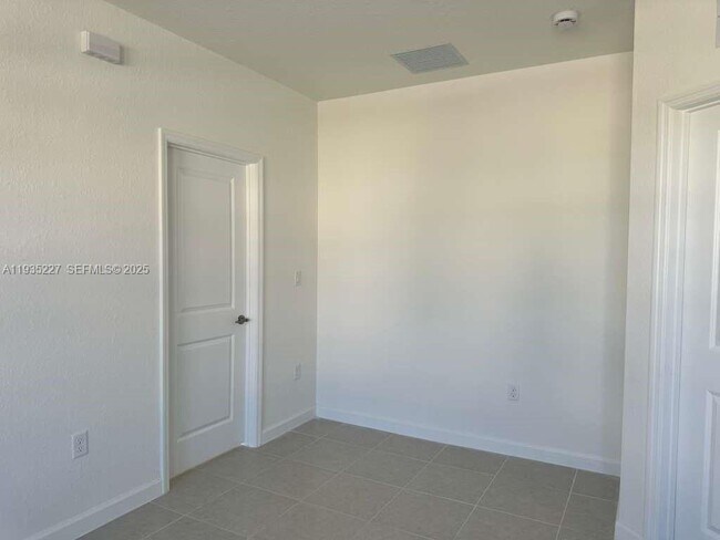 Building Photo - 2240 SE 30th St