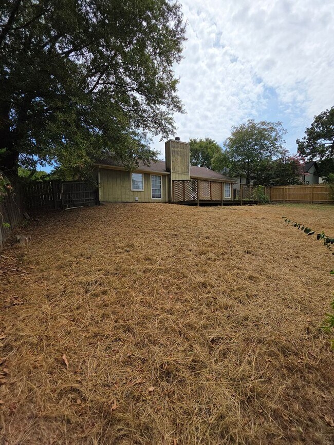 Building Photo - 200 Heather Ln