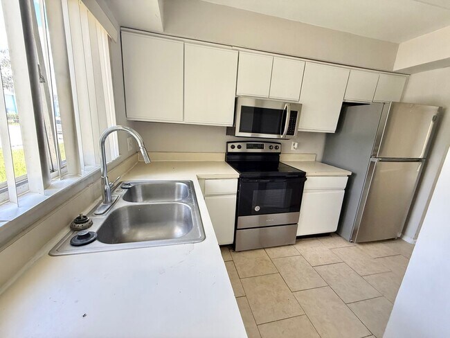 Building Photo - 206 Watts Ln