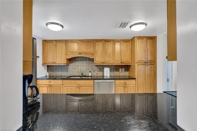 Building Photo - 386 Harbour Dr