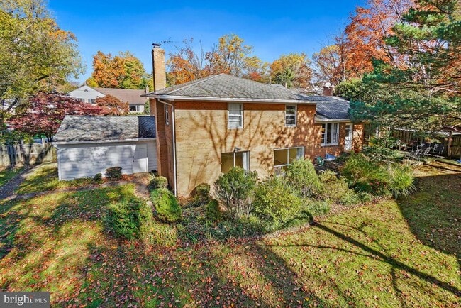 Building Photo - 6220 Robinwood Rd