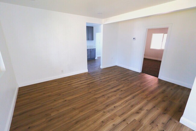 Building Photo - Stunning 2-Bedroom Home with Modern Updates
