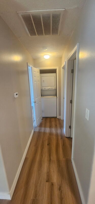 Building Photo - 300 N Ferne Clyffe Rd