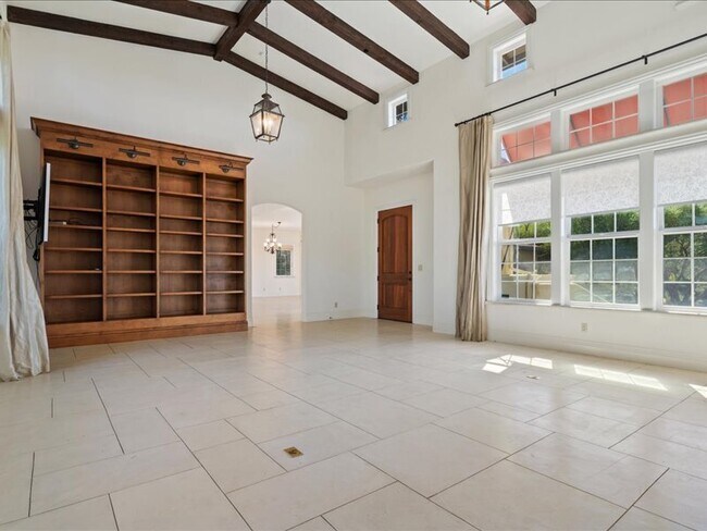 Building Photo - 265 Clear Ridge Dr