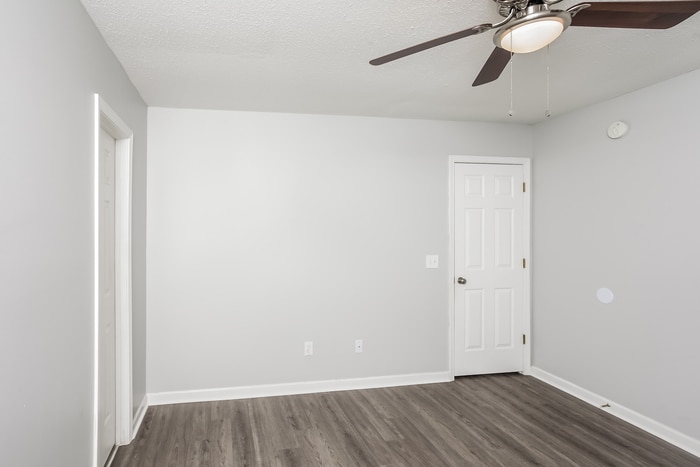 Building Photo - 612 Summerhill Dr