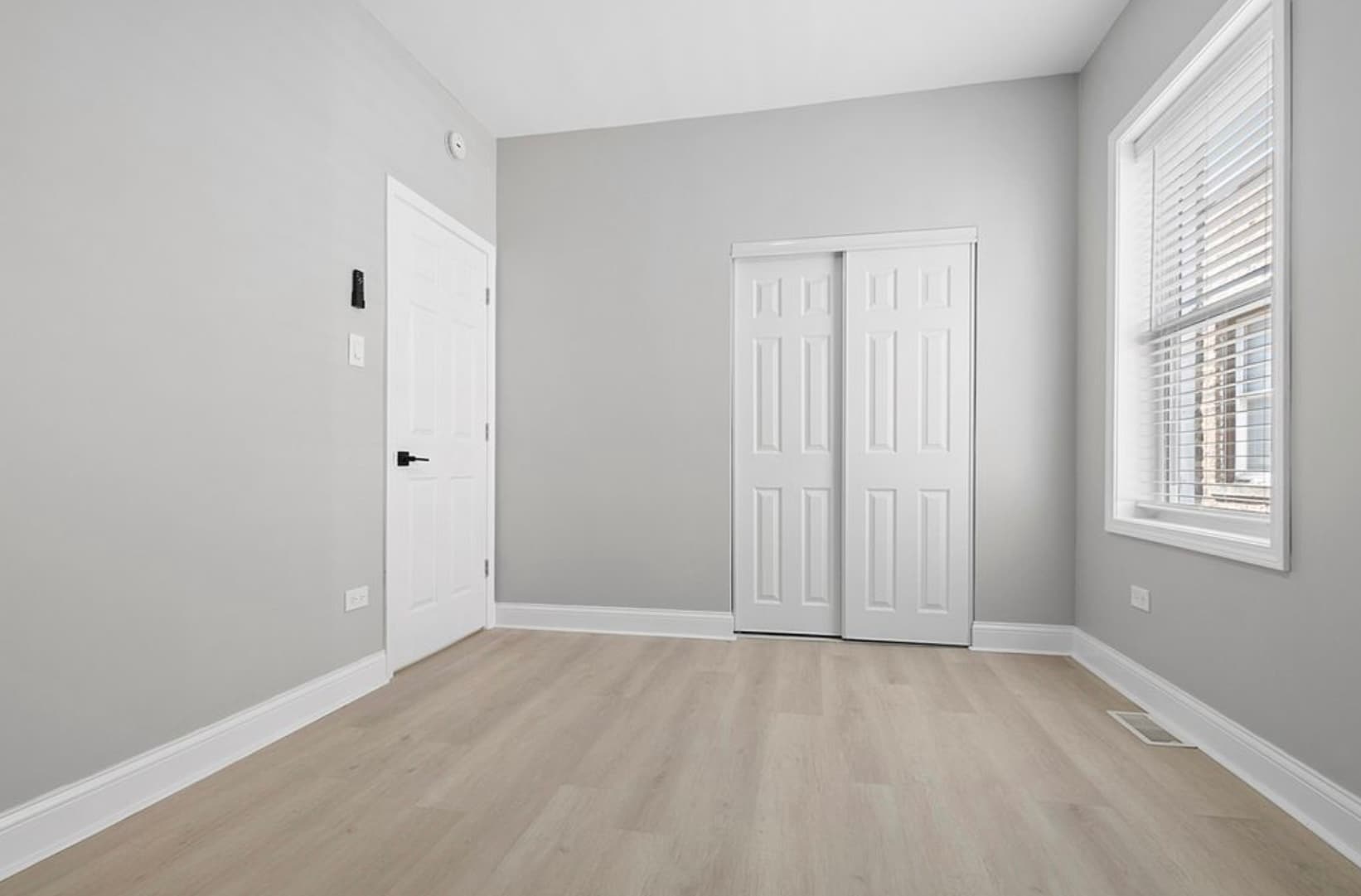 Building Photo - 1809 W Armitage Ave