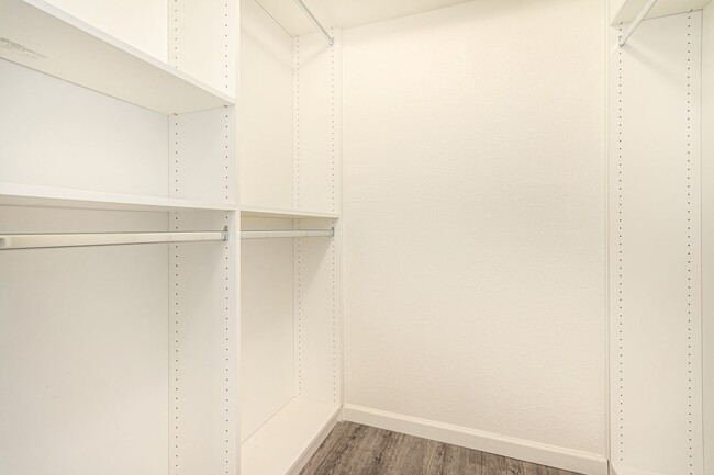 Building Photo - Affordable Luxury in a Gated Community