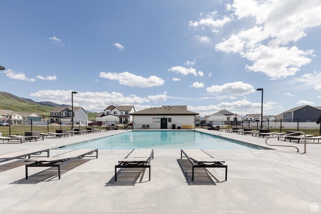 Building Photo - 413 S 1540 E