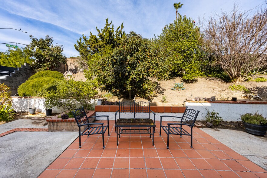 Building Photo - 24681 Creekview Dr