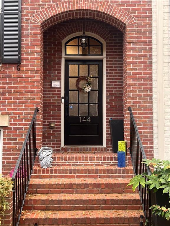 Building Photo - 144 W Ridge Way