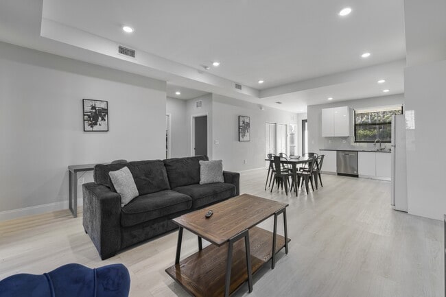 Building Photo - 622 Windermere Dr