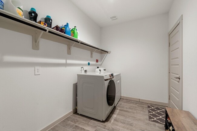 Building Photo - 29335 Red Rocks Pk Dr