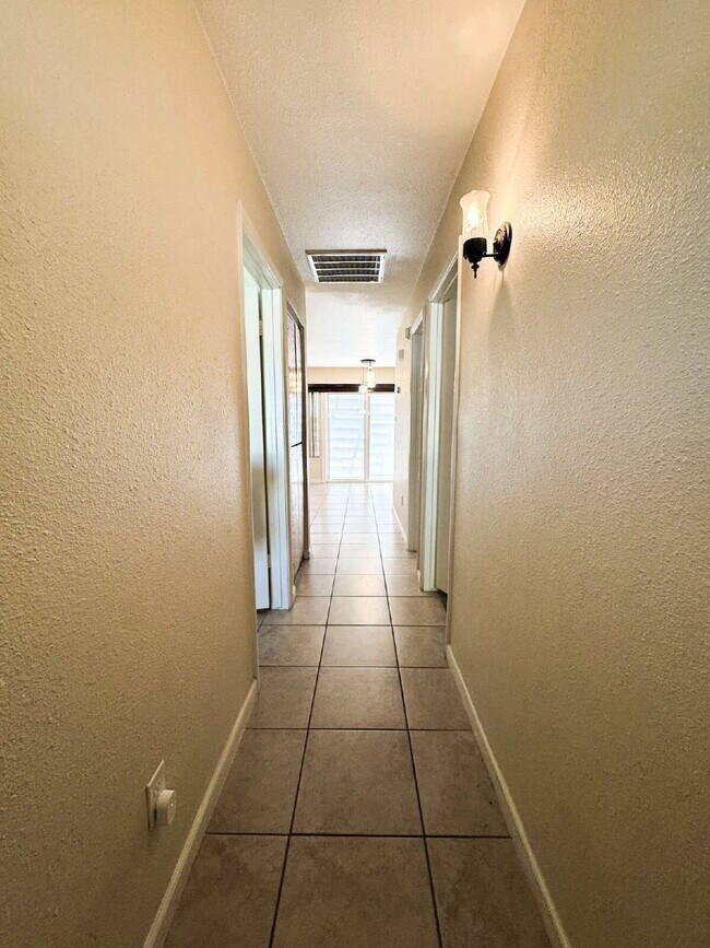 Building Photo - "Charming 2-Bedroom Oasis in Yuma with Mod...