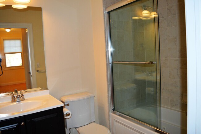 Building Photo - 606 Park Ave