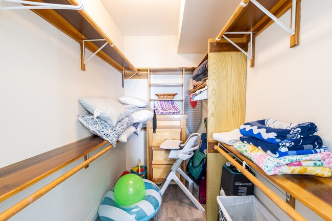 Building Photo - 7000 Seawall Blvd