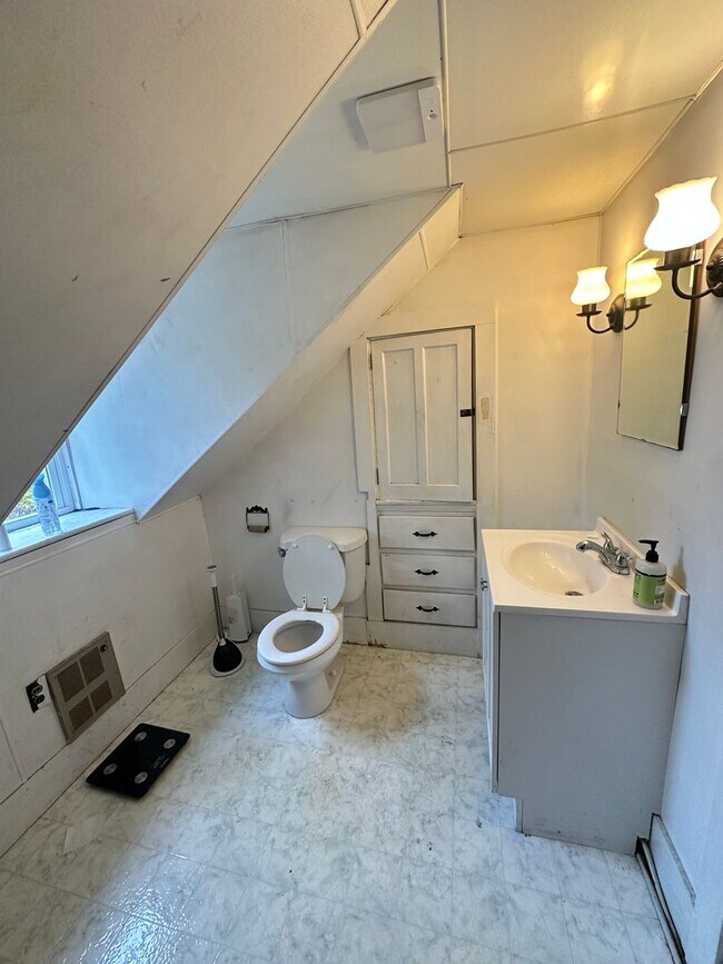 Building Photo - 80 N Main Ave