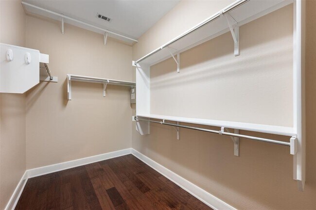 Building Photo - 202 River Rock Dr