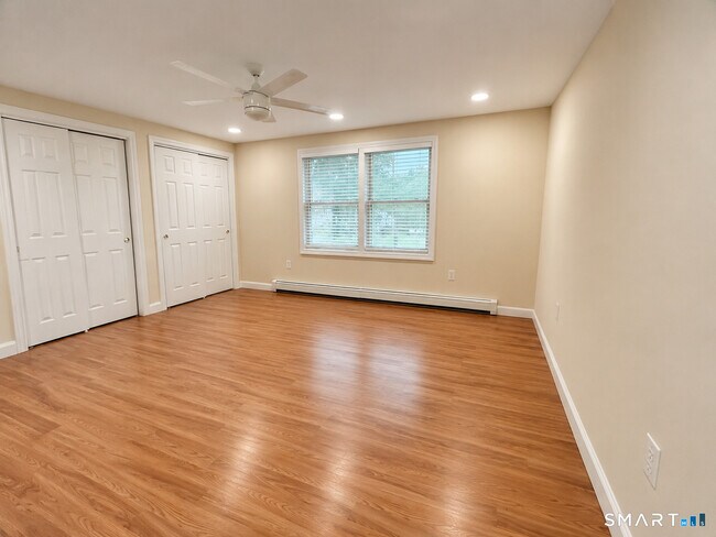Building Photo - 381 Hope Hill Rd