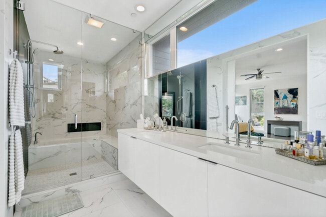 Building Photo - 3218 Ibis St