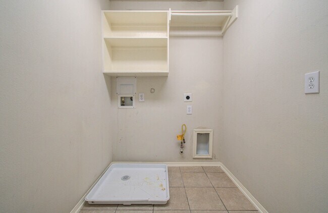 Building Photo - 14555 Gleaming Rose Dr