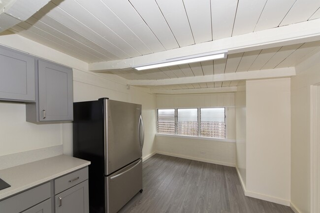 Building Photo - 723 Hoomalimali St