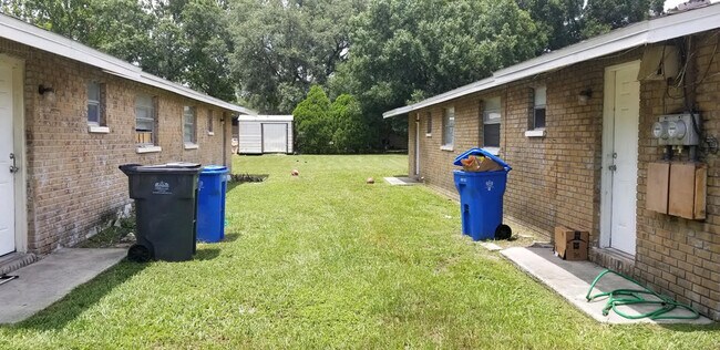 Building Photo - Spacious 2br/1ba duplex near USF