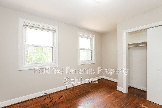 Building Photo - 507 Steele St