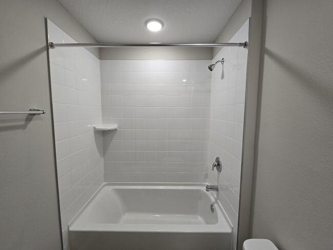 Building Photo - Gorgeous Furnished unit for Rent in Davenp...