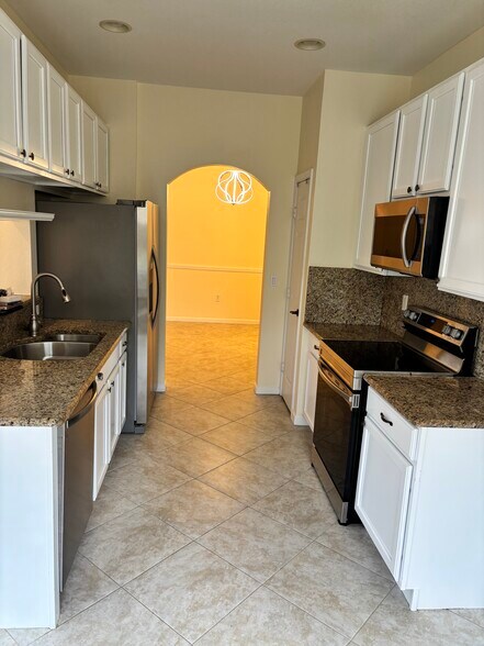 Kitchen - 7554 SW Herrington Ln