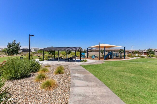 Building Photo - Charming Newer 3 Bed 2 Bath Single Level H...