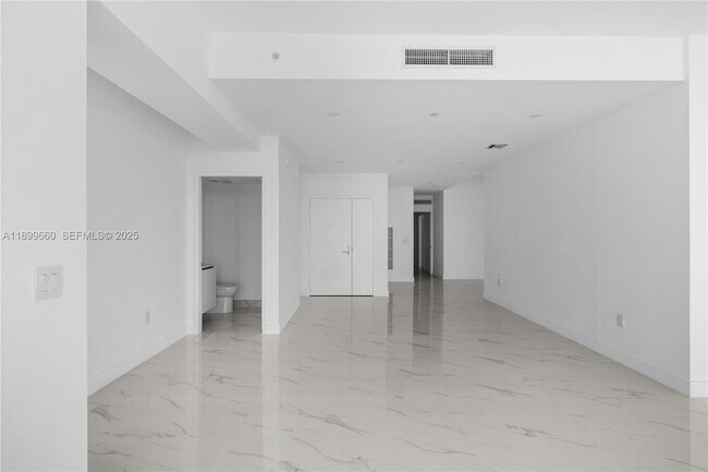 Building Photo - 700 NE 24th St