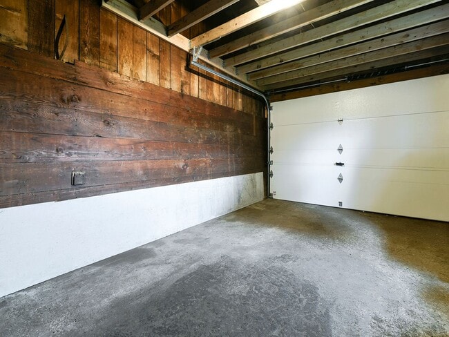 Building Photo - Beautifully Remodeled 2 Bedroom Craftsman Home near Downtown Auburn