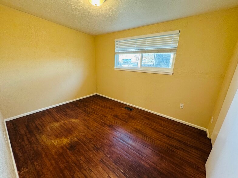 Building Photo - 5756 S 2700 W