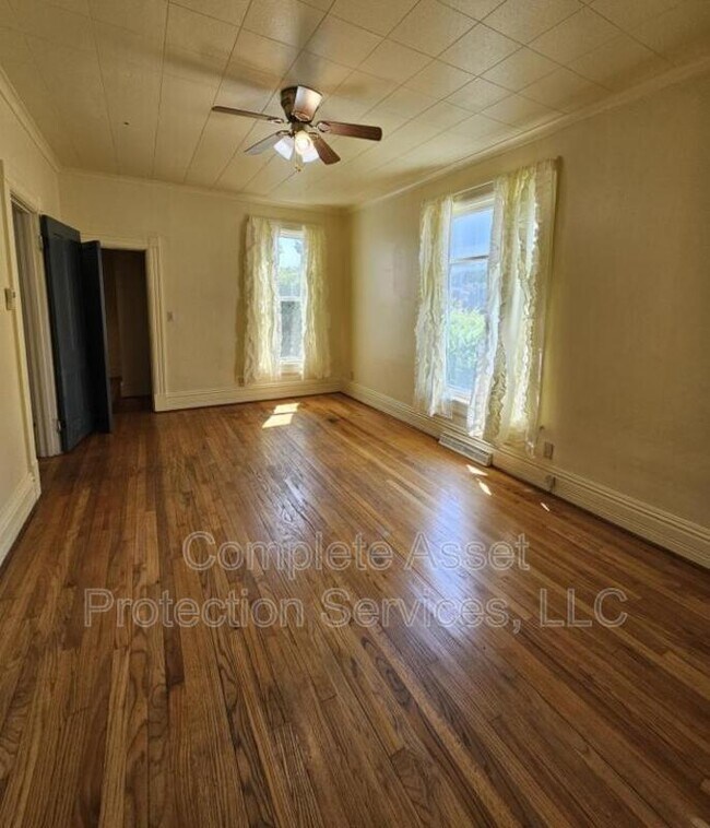 Building Photo - 114 I St