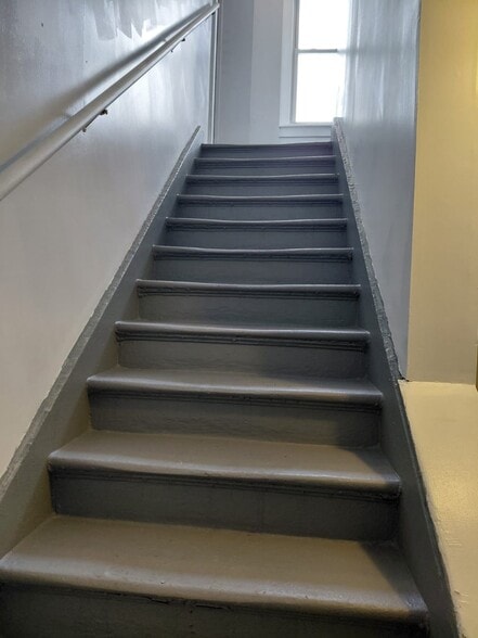 Building Photo - 1018 W 32nd Pl