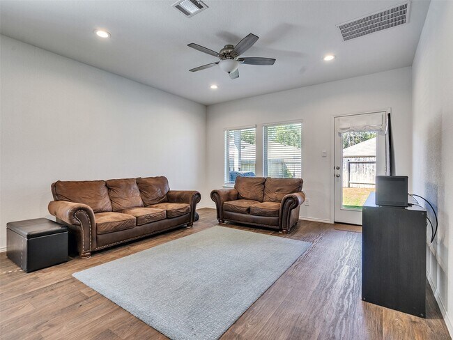 Building Photo - 14744 Hazel Br Dr